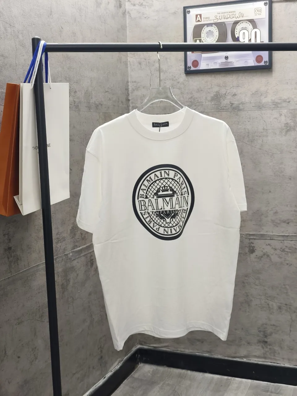 🌈🌈 BALMAN Letter printed Logo New Arrival short-sleeved T-shirt Original fabric Official Same Style Customized YB fabric vat-dyed fabric Very comfortable to the touch Latest brick cabinet synchronization for spring and summer Fashionable and individual Super Versatile A good-looking short sleeve Suitable for both men and women A must-have style Tag Collar label Washed wheat Complete with three labels Color: White Black Size: S M L XL XXL